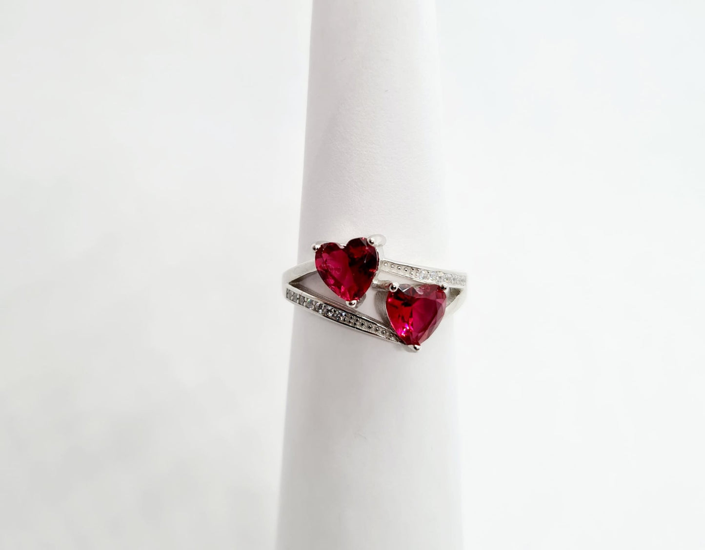 Anello doppio cuore pietra rossa